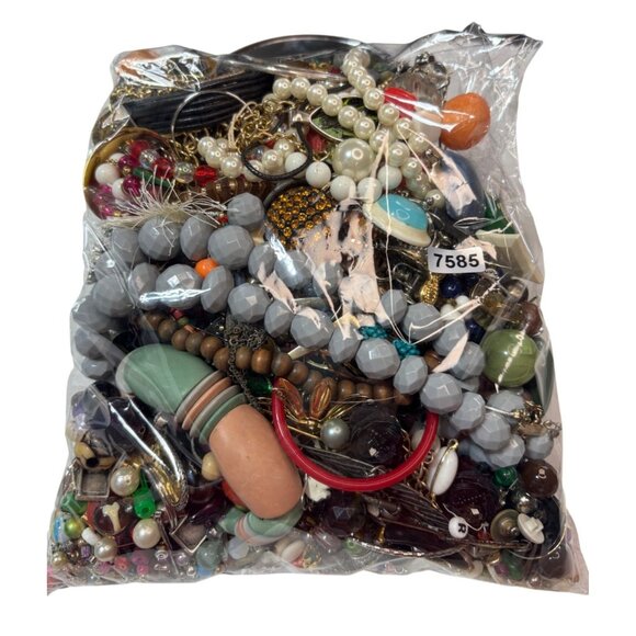 Broken/Repair?repurpose Lot- 4.6 lbs Mixed Jewelry Lot Beads Necklaces Bracelets - Picture 1 of 11